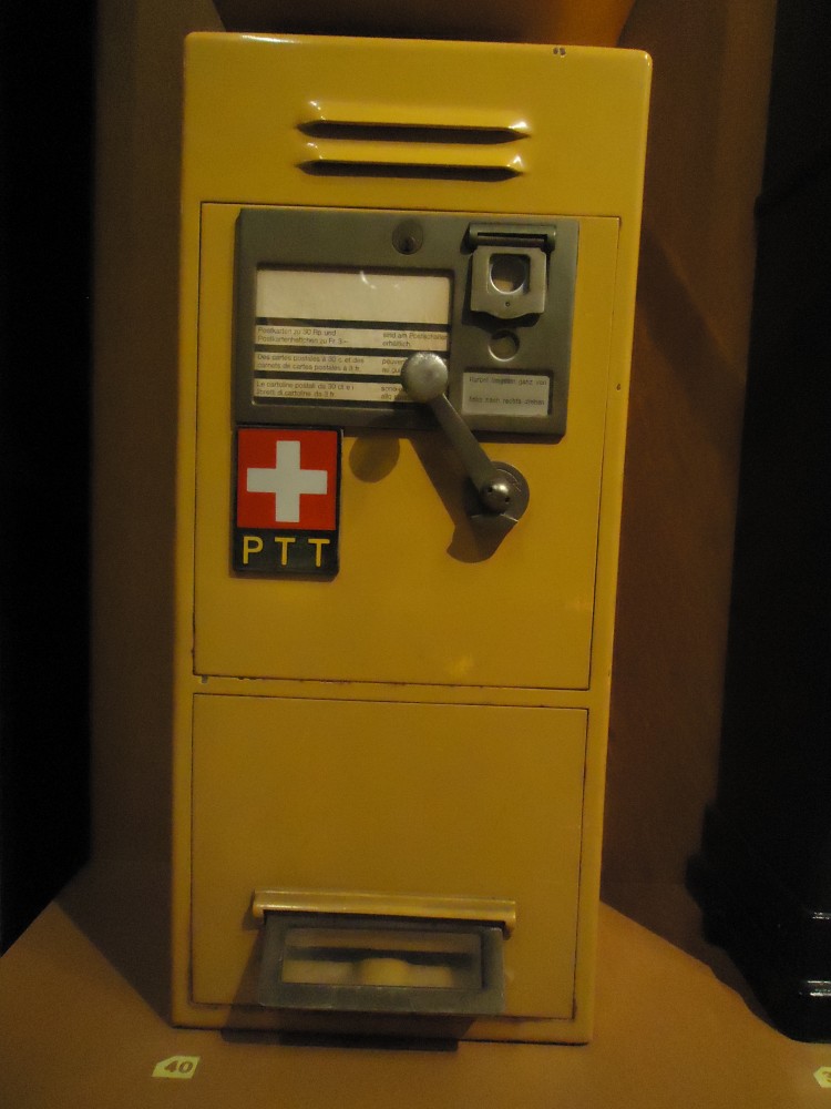 (139'312) - Alter Briefmarkenaustomat am 3. Juni 2012 in Bern, Museum f�r Kommunikation