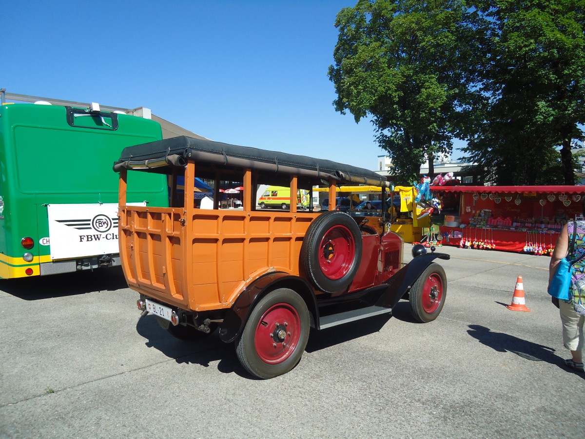 (139'631) - Unic - BL 21 - am 16. Juni 2012 in Hinwil, AMP