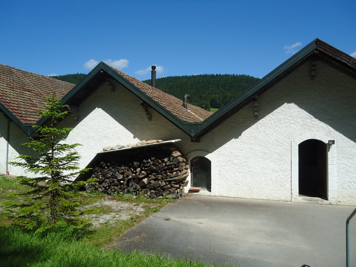 (139'823) - H�user der Asphaltminen am 17. Juni 2012 in Travers