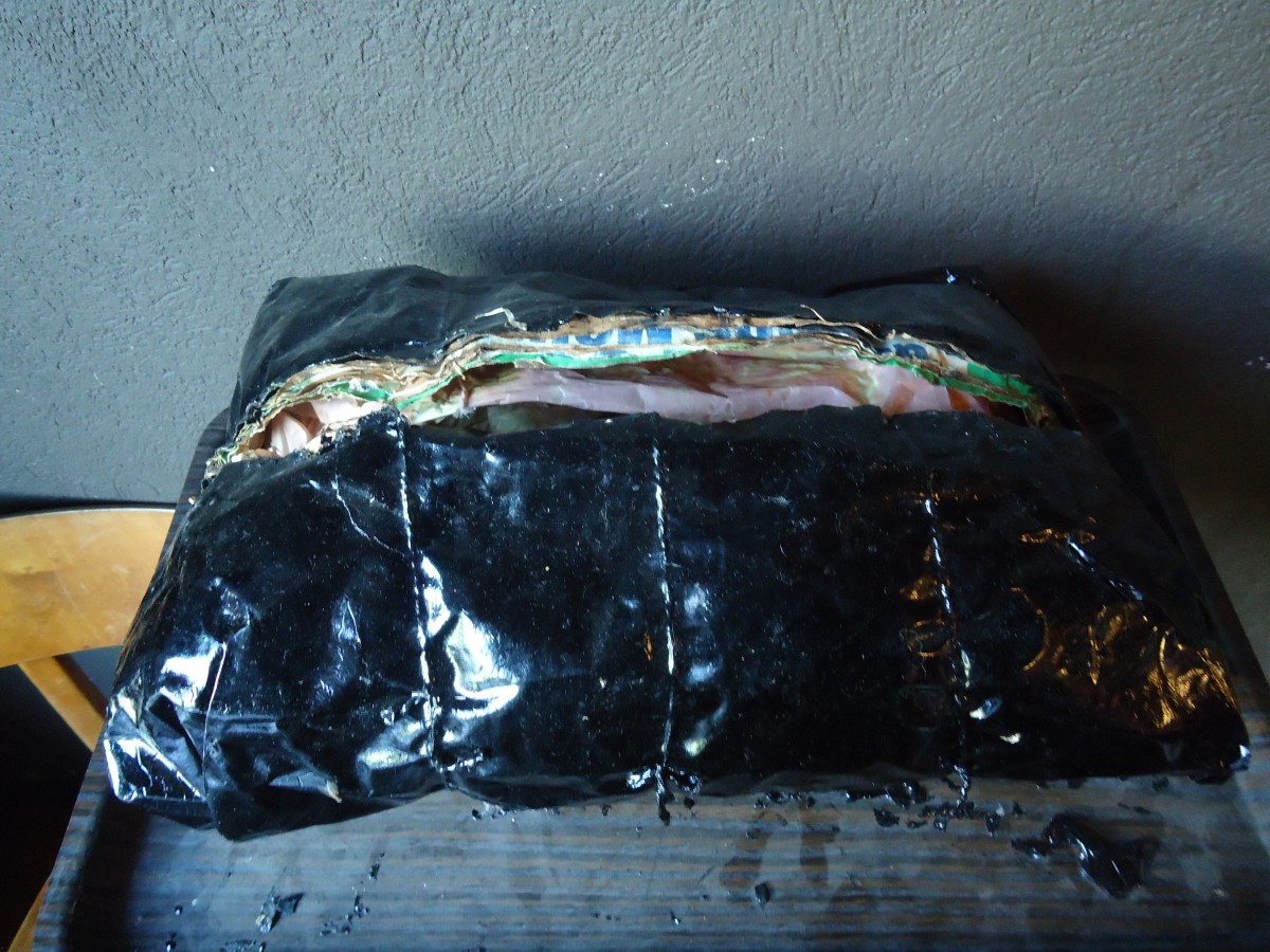 (139'838) - Eingepackter Schinken, der im heissen Teer gebacken wird - am 17. Juni 2012 in Travers