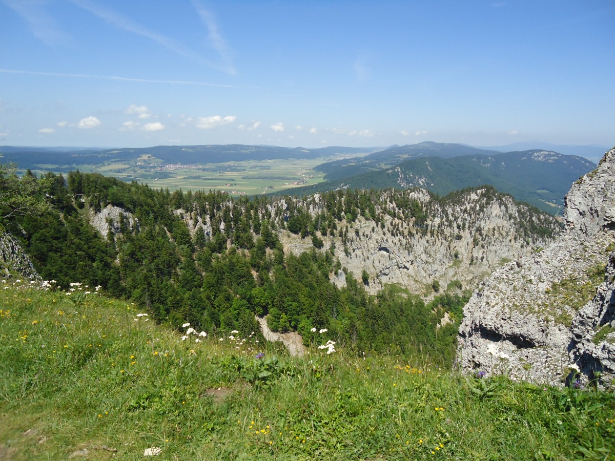 (139'847) - Der Creux du Van im Val de Travers am 17. Juni 2012