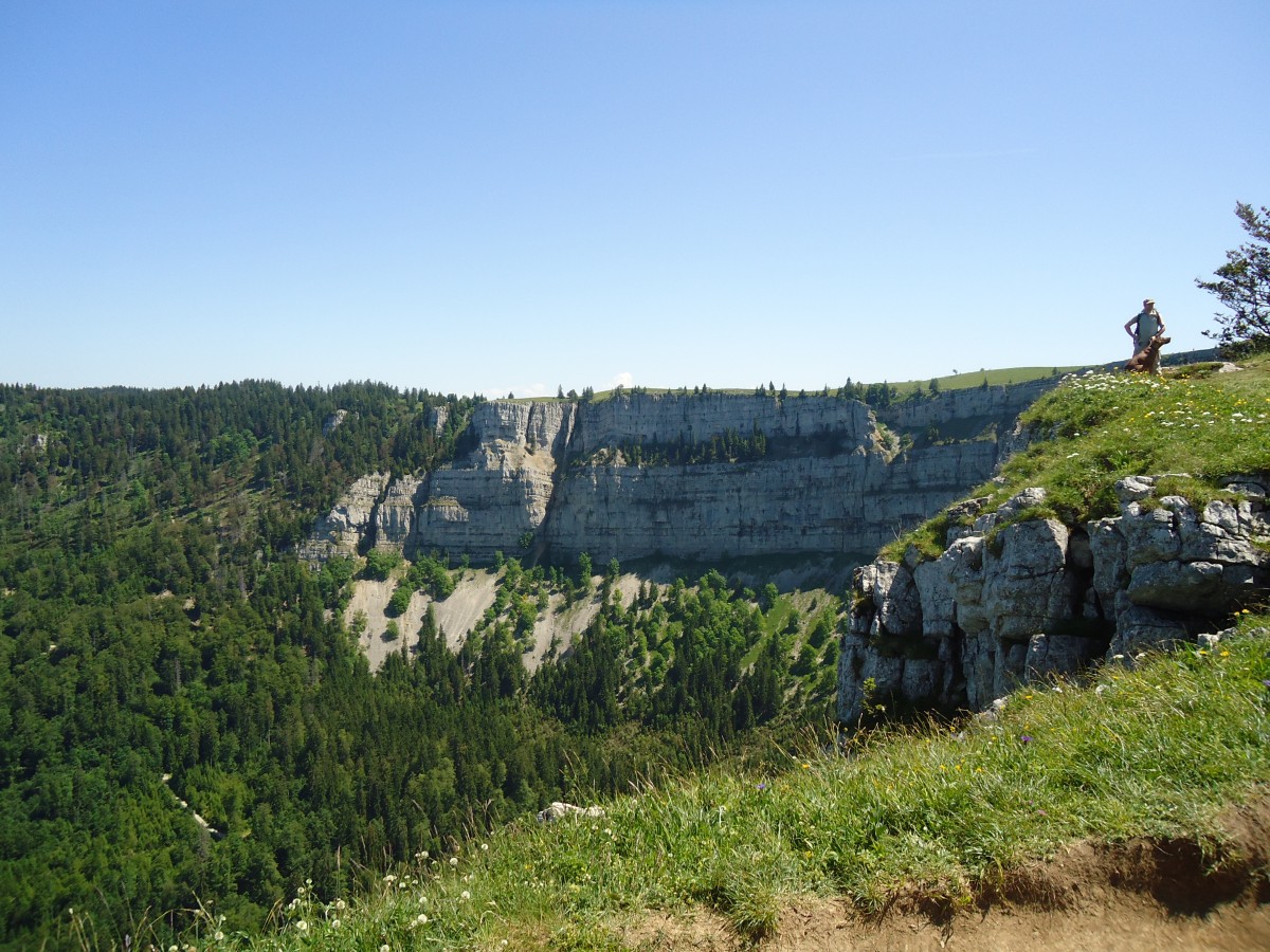 (139'852) - Der Creux du Van im Val de Travers am 17. Juni 2012
