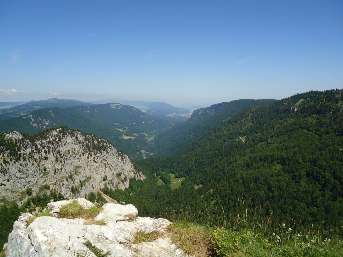 (139'853) - Der Creux du Van im Val de Travers am 17. Juni 2012