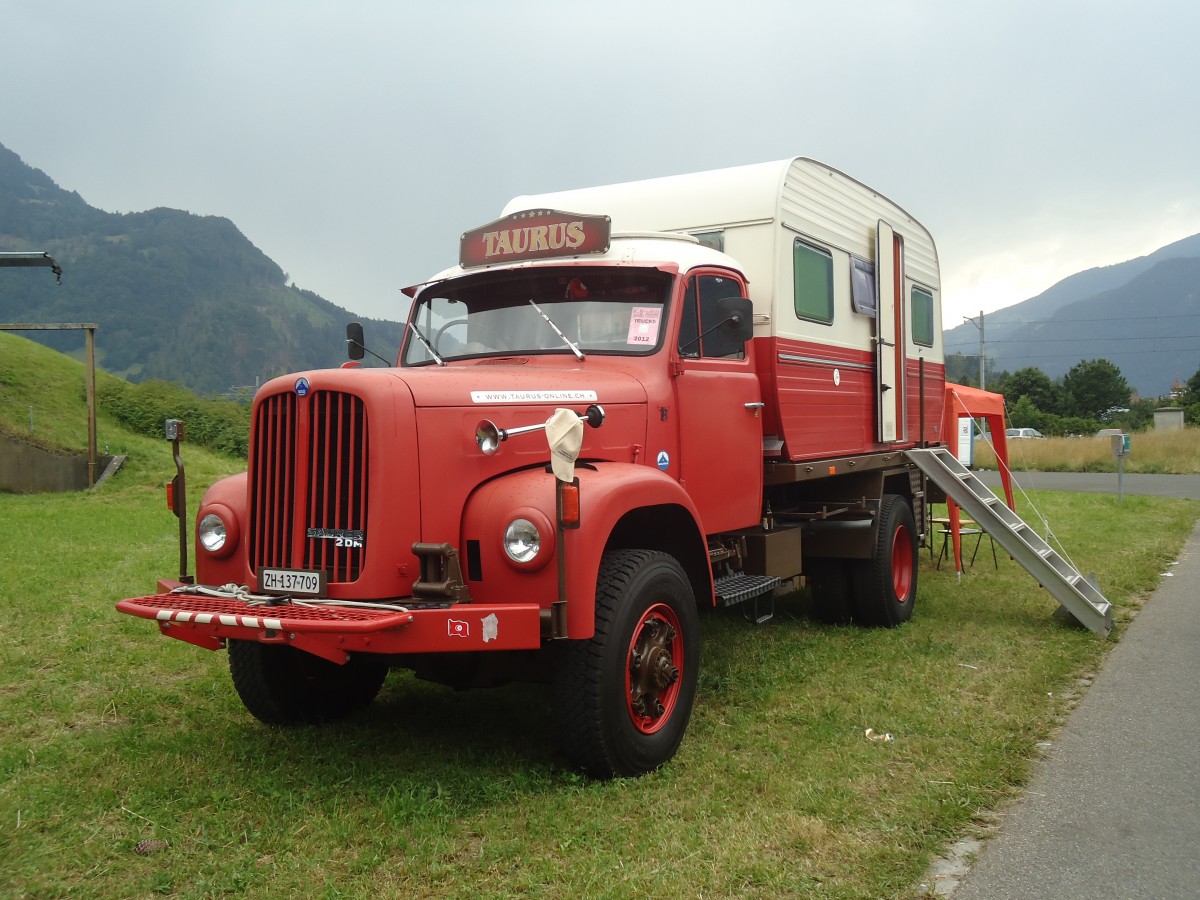 (140'204) - Taurus - ZH 137'709 - Saurer am 30. Juni 2012 in Interlaken, Flugplatz