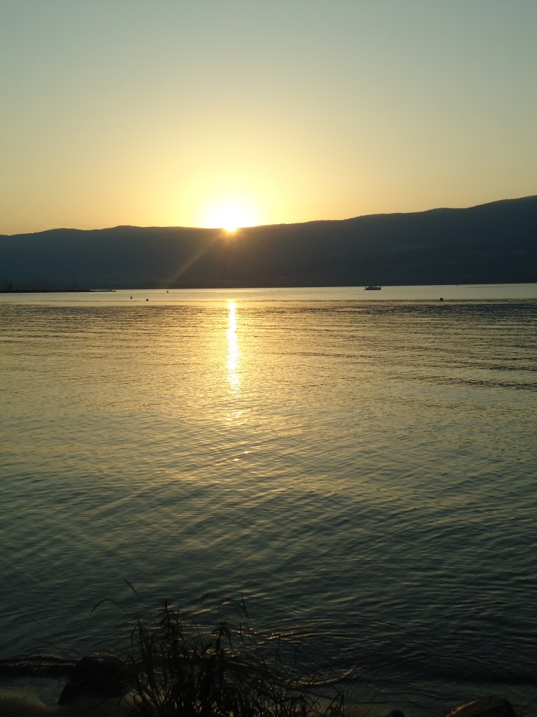 (140'842) - Abendstimmung am Neuenburgersee am 24. Juli 2012