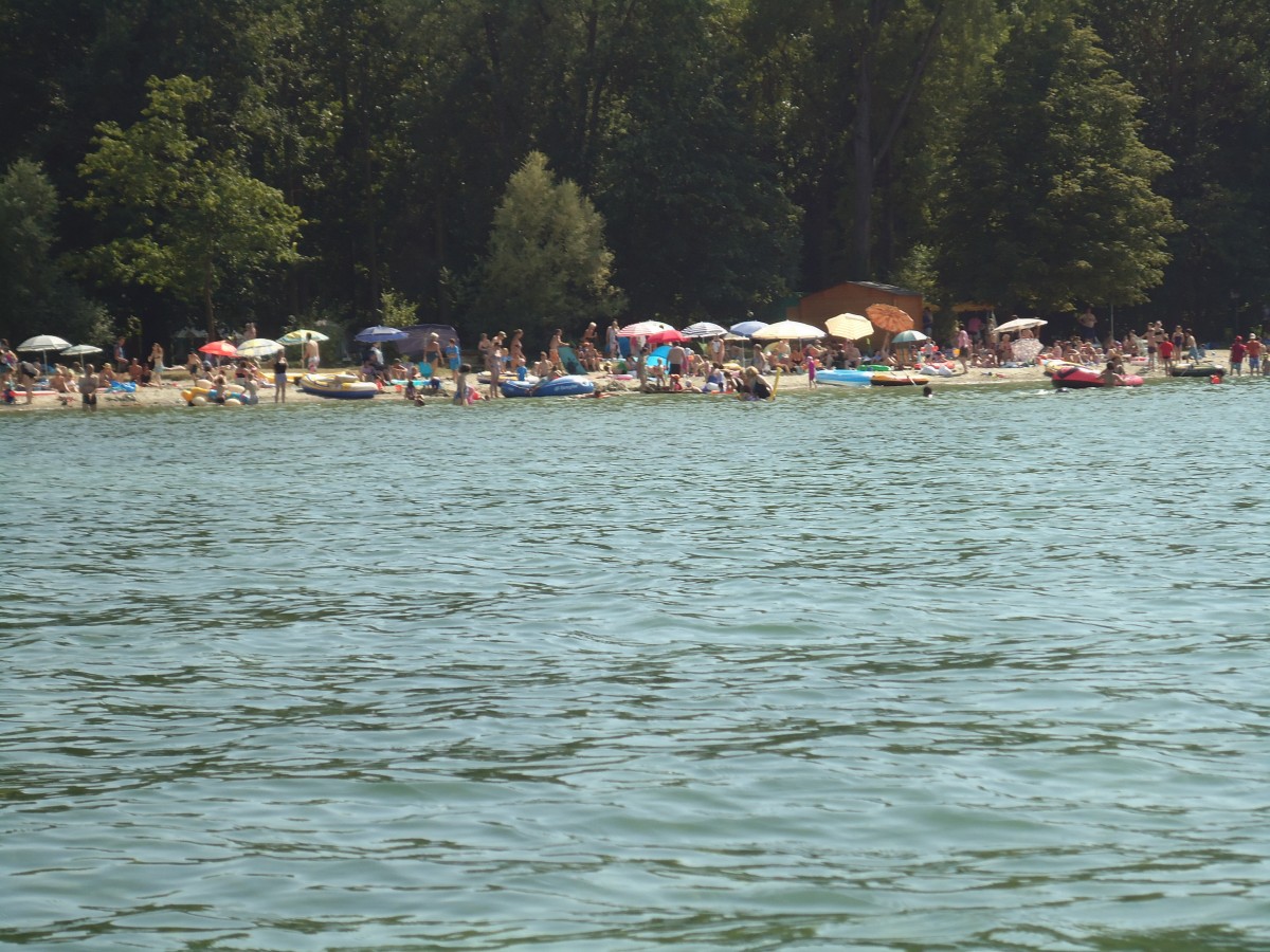 (140'873) - Der Badestrand von Yvonand am 25. Juli 2012