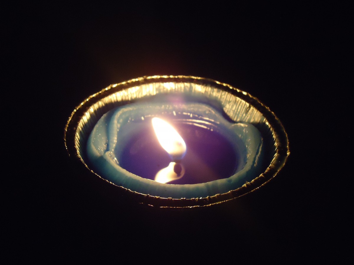 (140'902) - Kerzenlicht gegen M�cken am 25. Juli 2012