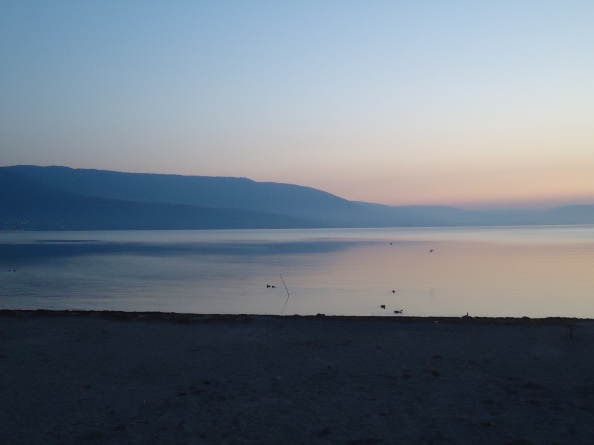 (140'908) - Morgenstimmung am Neuenburgersee am 27. Juli 2012