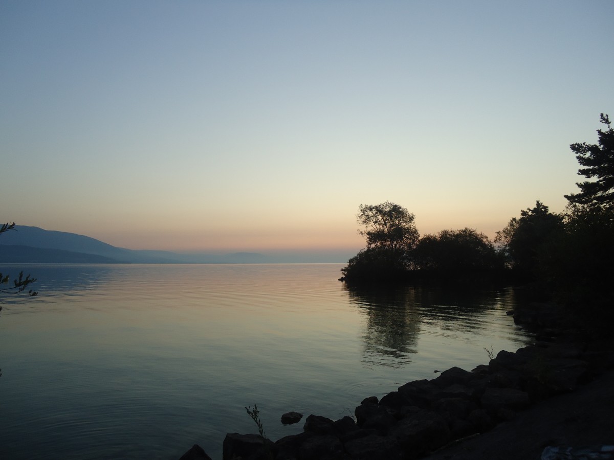(140'909) - Morgenstimmung am Neuenburgersee am 27. Juli 2012