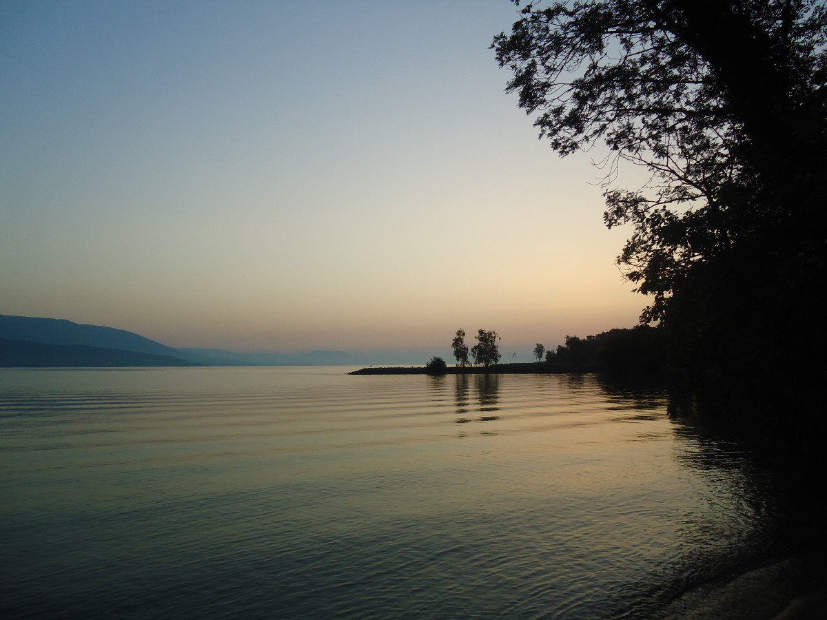 (140'913) - Morgenstimmung am Neuenburgersee am 27. Juli 2012