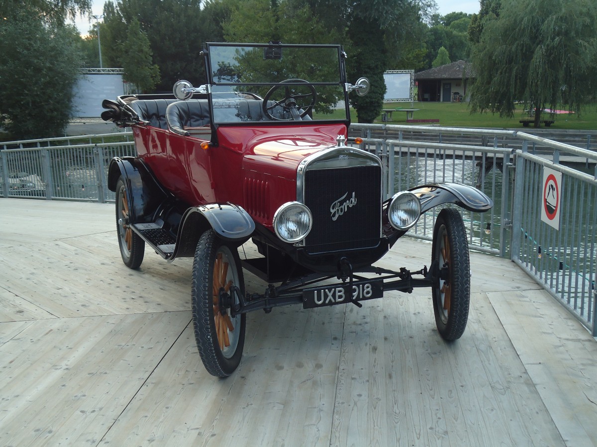 (141'020) - Ford - UXB 918 - am 3. August 2012 in Thun, Thuner Seespiele