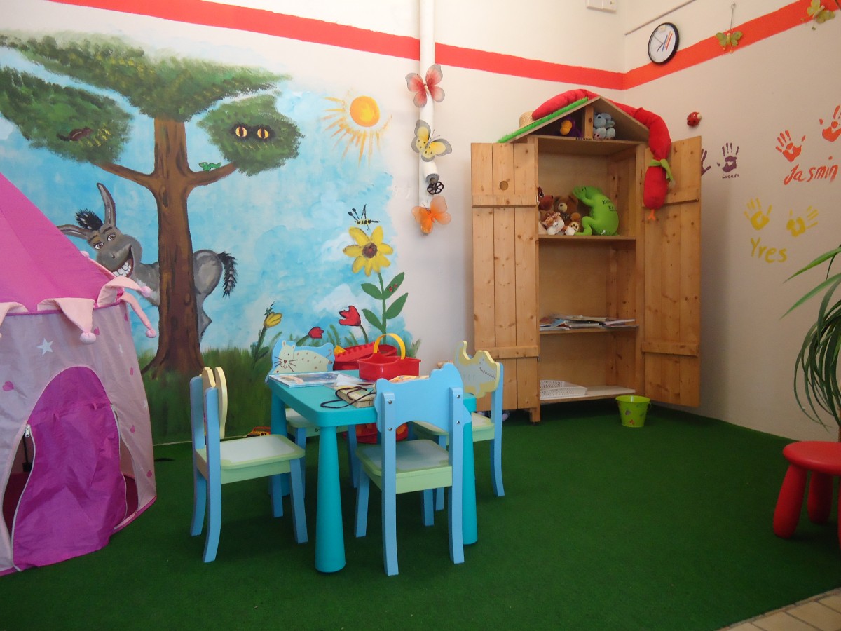 (141'100) - Die Kinderspielecke im BrockiShop am 14. August 2012
