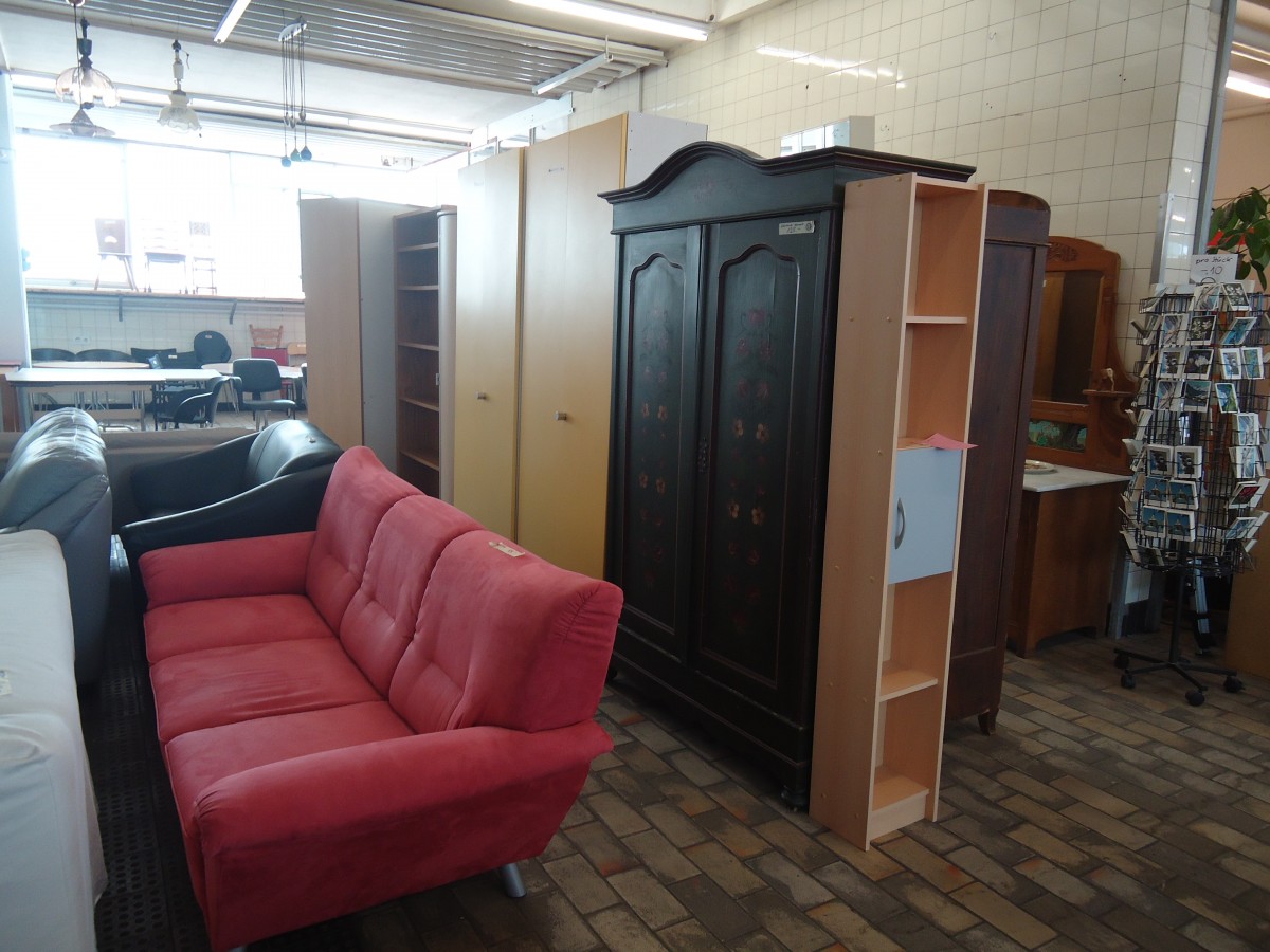 (141'101) - Die M�belabteilung im BrockiShop am 14. August 2012