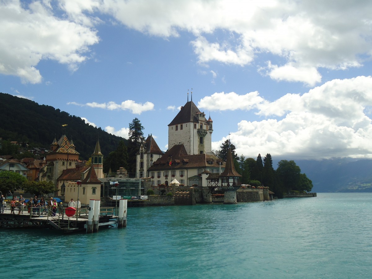 (141'384) - Das Schloss Oberhofen am Thunersee am 26. August 2012