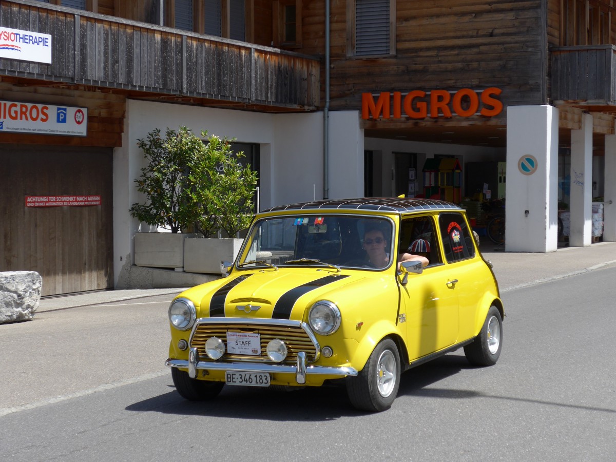 (141'425) - Austin Mini - BE 346'183 - am 8. Juni 2014 in Brienz, Hauptstrasse