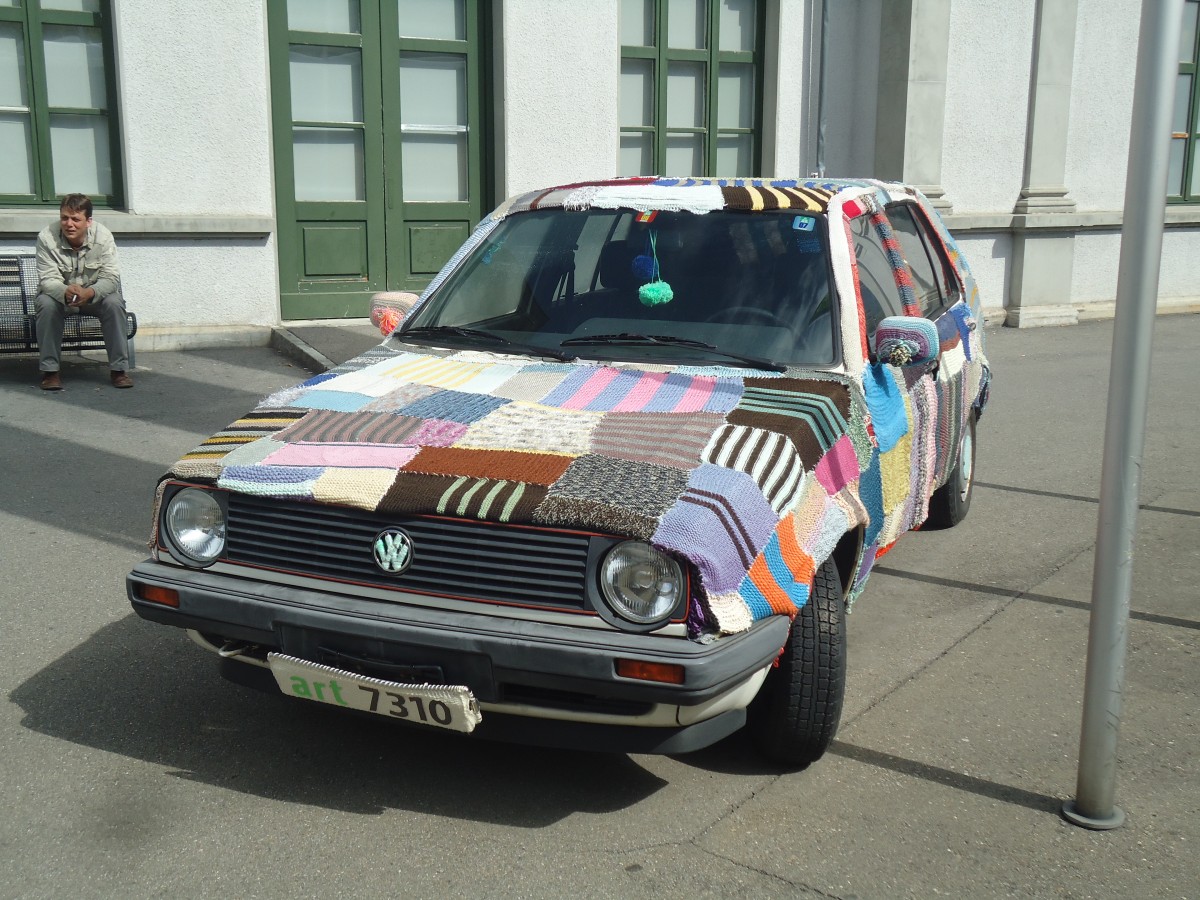 (141'788) - Volkswagen - art 7310 - am 15. September 2012 beim Bahnhof Bad Ragaz