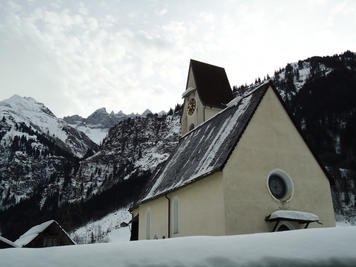 (142'603) - Das Martinsloch und die Kirche von Elm am 23. Dezember 2012
