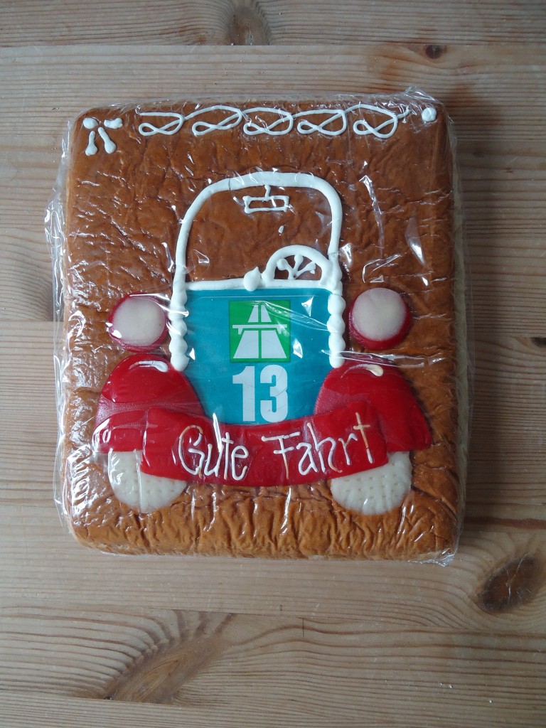 (142'626) - Ein Lebkuchen mit der neuen Autobahnvignette am 25. Dezember 2012