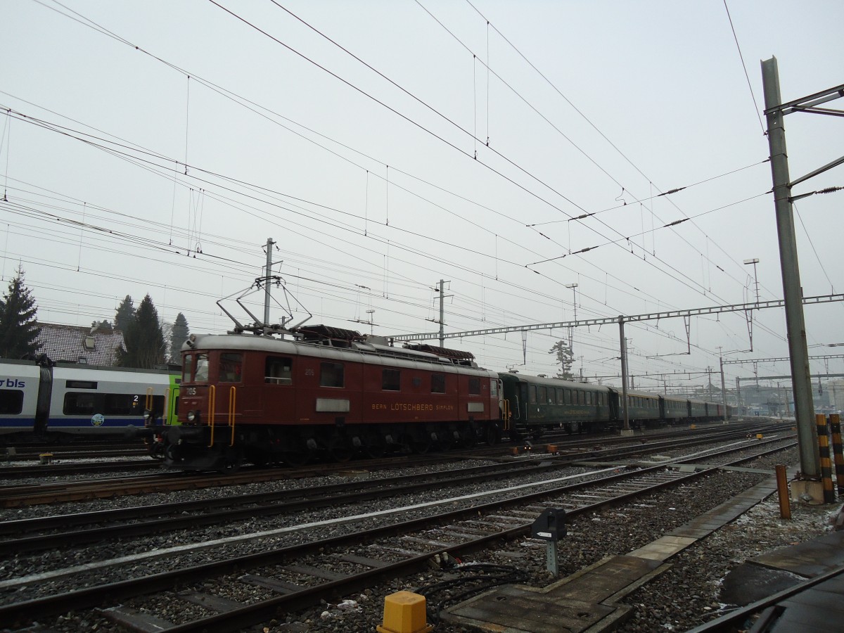 (143'056) - BLS-Nostalgiezug Basel-Kandersteg mit Lokomotive Nr. 205 der BLS am 20. Januar 2013 zum Anlass 100 Jahre L�tschbergbahn in Thun, Rosenau