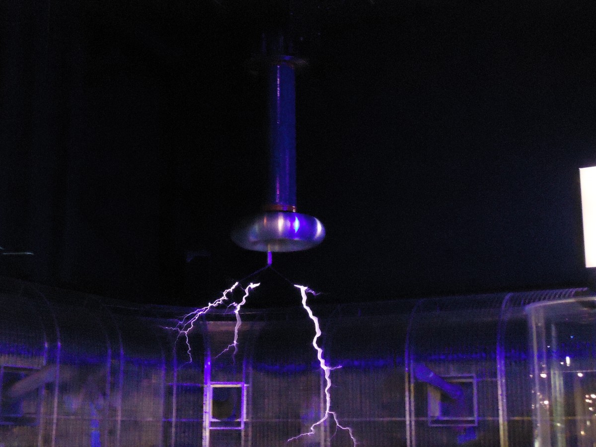 (143'597) - Blitze im Technorama von Winterthur am 1. April 2013