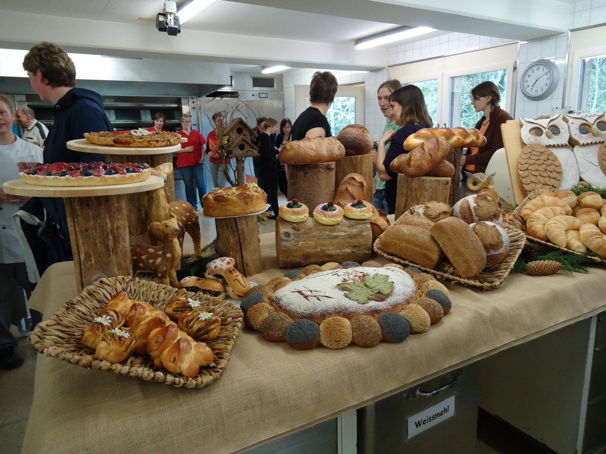 (143'933) - Pr�fungsarbeiten B�cker/Konditor am 1. Mai 2013 in Sch�nried