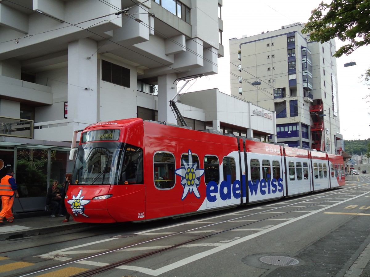 (144'447) - VBZ-Tram - Nr. 3087 - am 20. Mai 2013 beim Bahnhof Z�rich-Oerlikon