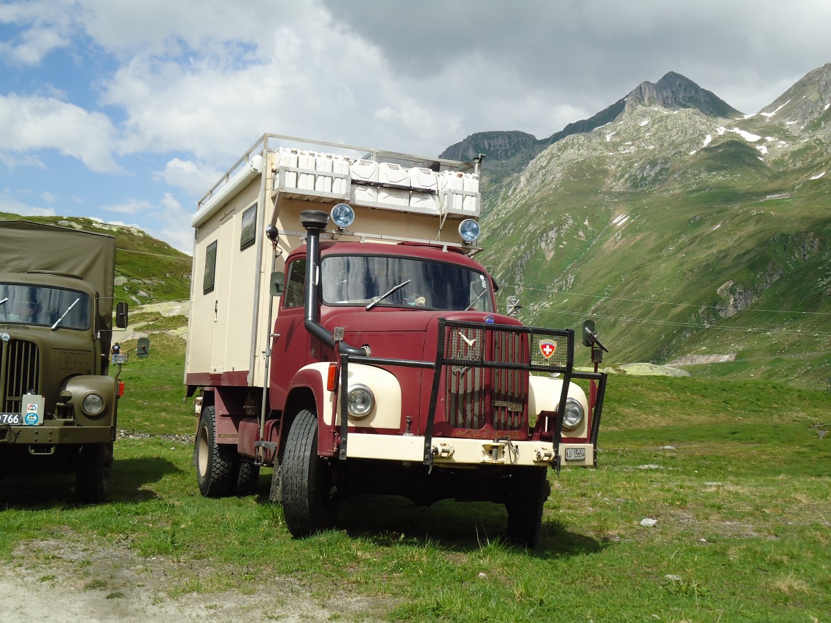 (145'932) - LU 15'654 - Saurer am 20. Juli 2013 am Gotthard, Lago di Lucendro
