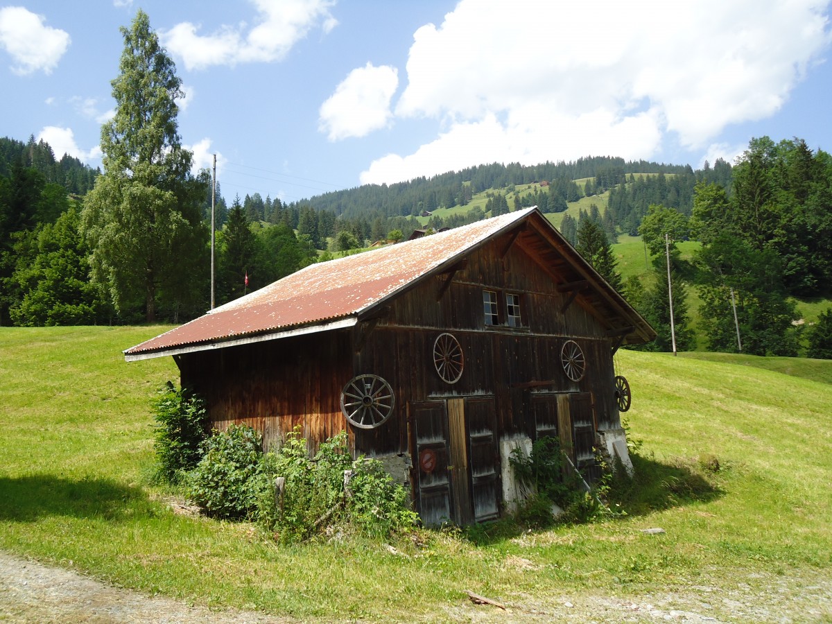 (146'131) - Alte Scheune an der Lenk am 28. Juli 2013