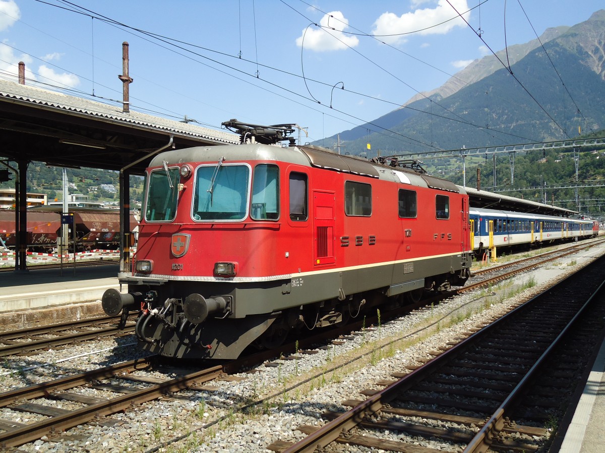 (146'266) - SBB-Lokomotive - Nr. 11'201 - am 5. August 2013 im Bahnhof Brig
