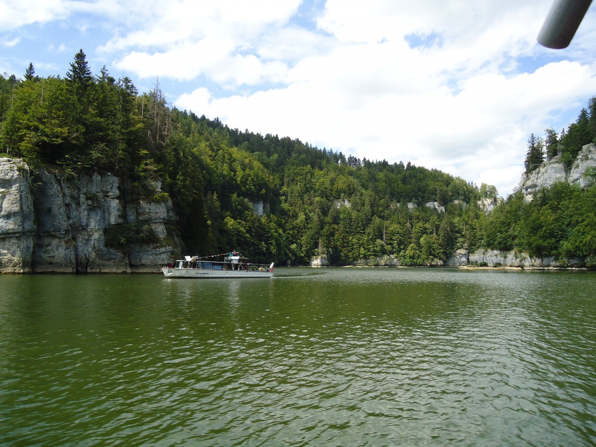 (146'462) - Auf dem Doubs bei Les Brenets am 18. August 2013 mit Motorschiff Jumbo