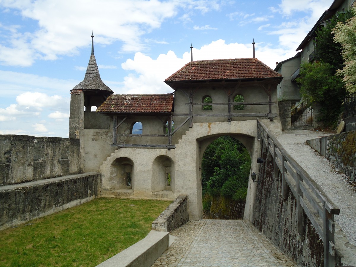 (146'525) - Im Innenhof des Schlosses Gruy�res am 26. August 2013