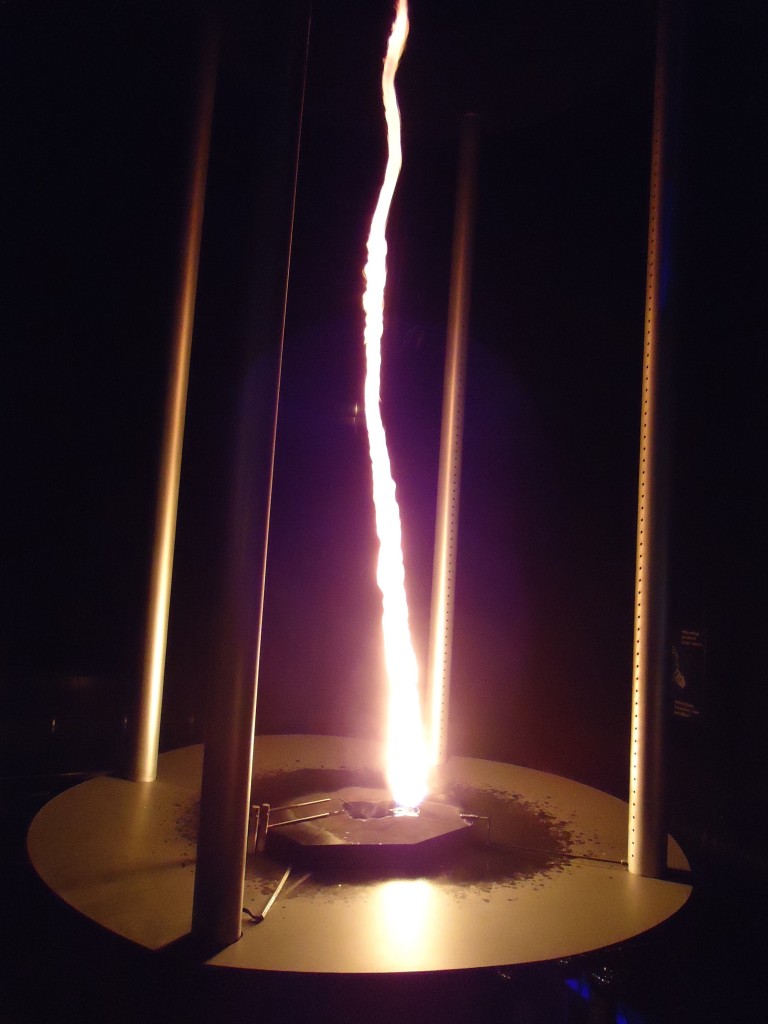 (147'086) - Feuer im Technorama in Winterthur am 8. September 2013