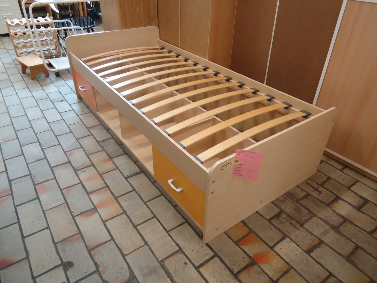 (147'564) - Jugendbett im BrockiShop am 30. Oktober 2013