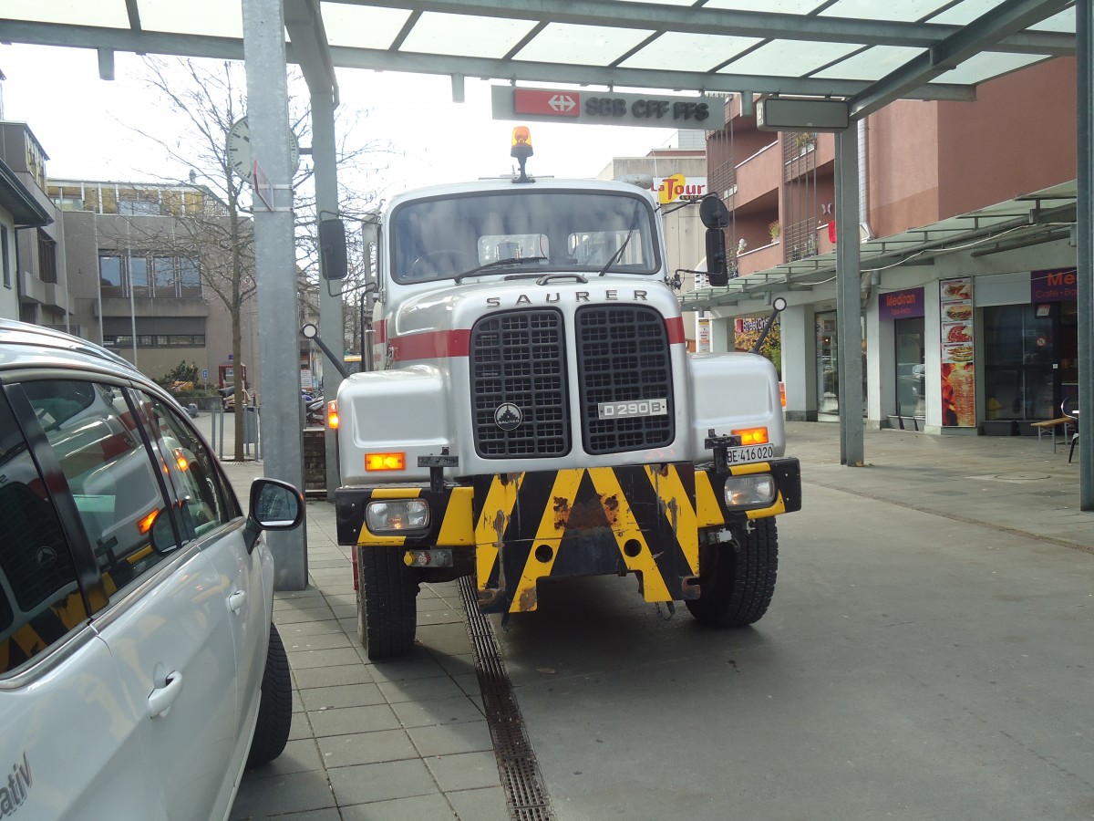 (147'905) - Schlunegger-Kocher, B�ren - Nr. 21/BE 416'020 - Saurer am 8. November 2013 beim Bahnhof Lyss