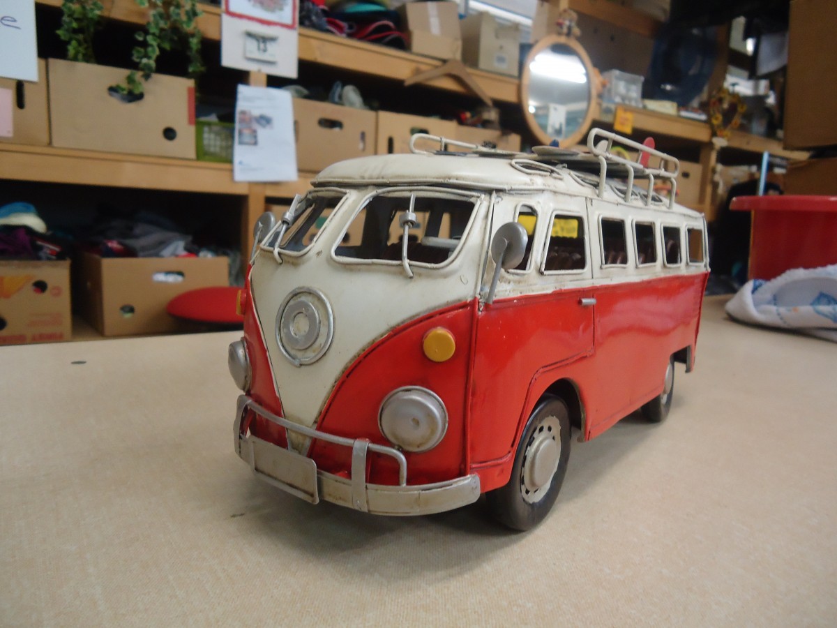 (148'060) - VW-Bus im BrockiShop am 14. November 2013