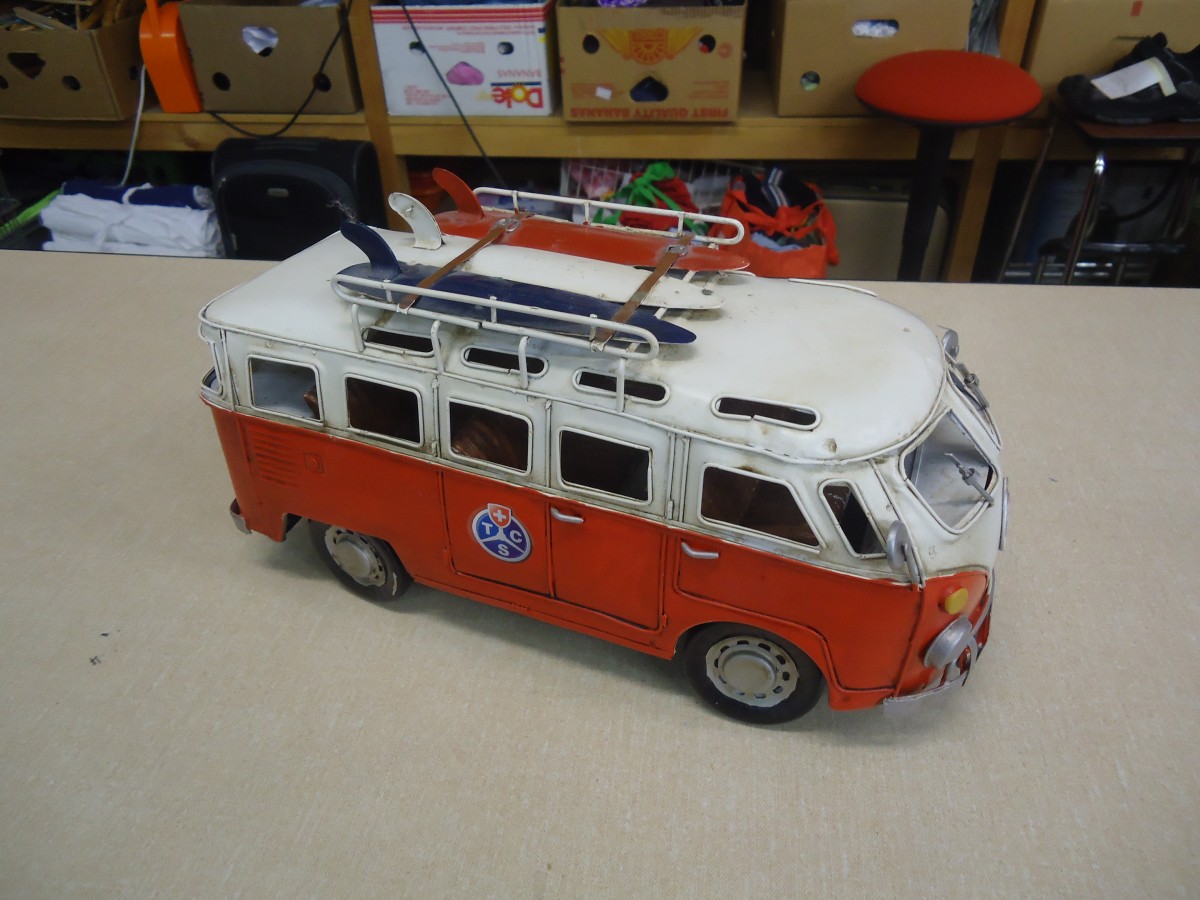 (148'062) - VW-Bus im BrockiShop am 14. November 2013