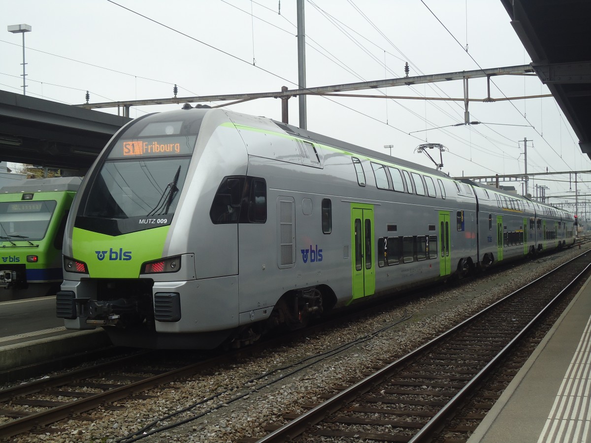 (148'089) - BLS Mutz-Pendelzug - Nr. 9 - am 17. November 2013 im Bahnhof Thun
