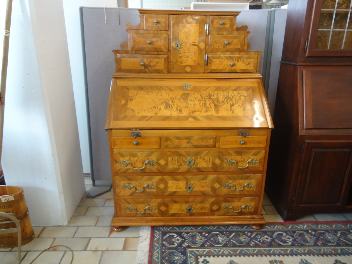 (148'123) - Barocksekret�r von 1750 im BrockiShop am 22. November 2013