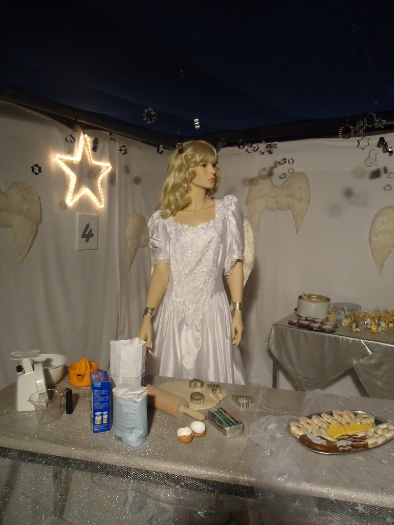 (148'179) - Adventsfenster am 4. Dezember 2013 in Thun-Lerchenfeld