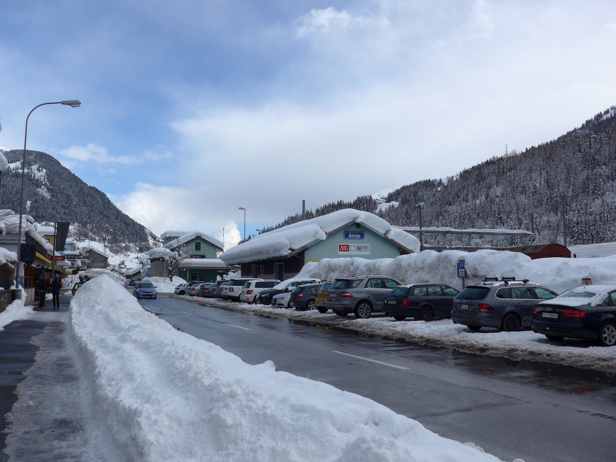 (148'798) - Die Bahnhofstrasse in Airolo am 9. Februar 2014
