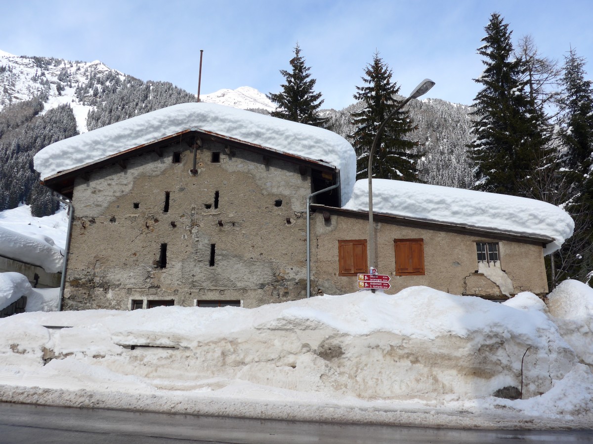 (148'812) - Altes Haus in Airolo am 9. Februar 2014