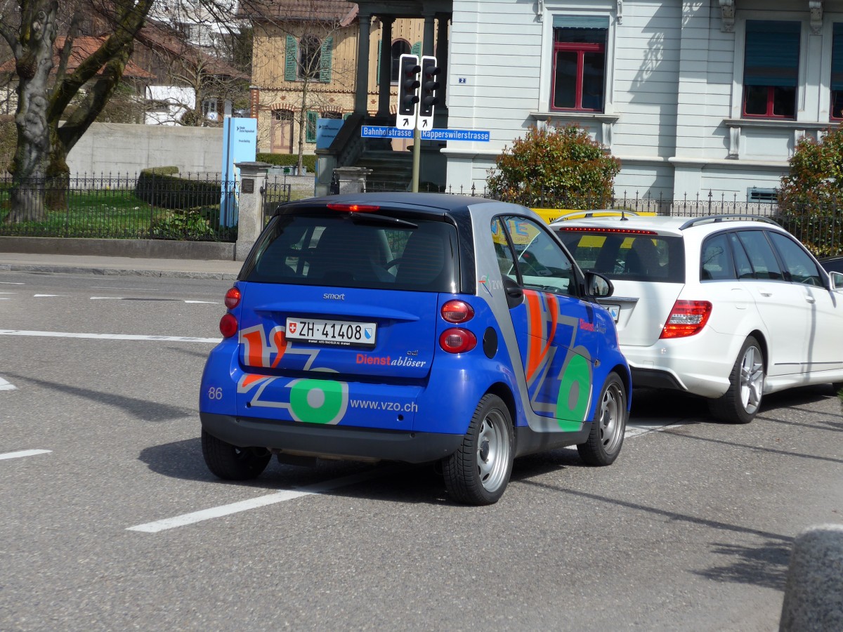 (149'499) - VZO Gr�ningen - Nr. 86/ZH 41'408 - Smart am 31. M�rz 2014 beim Bahnhof Wetzikon