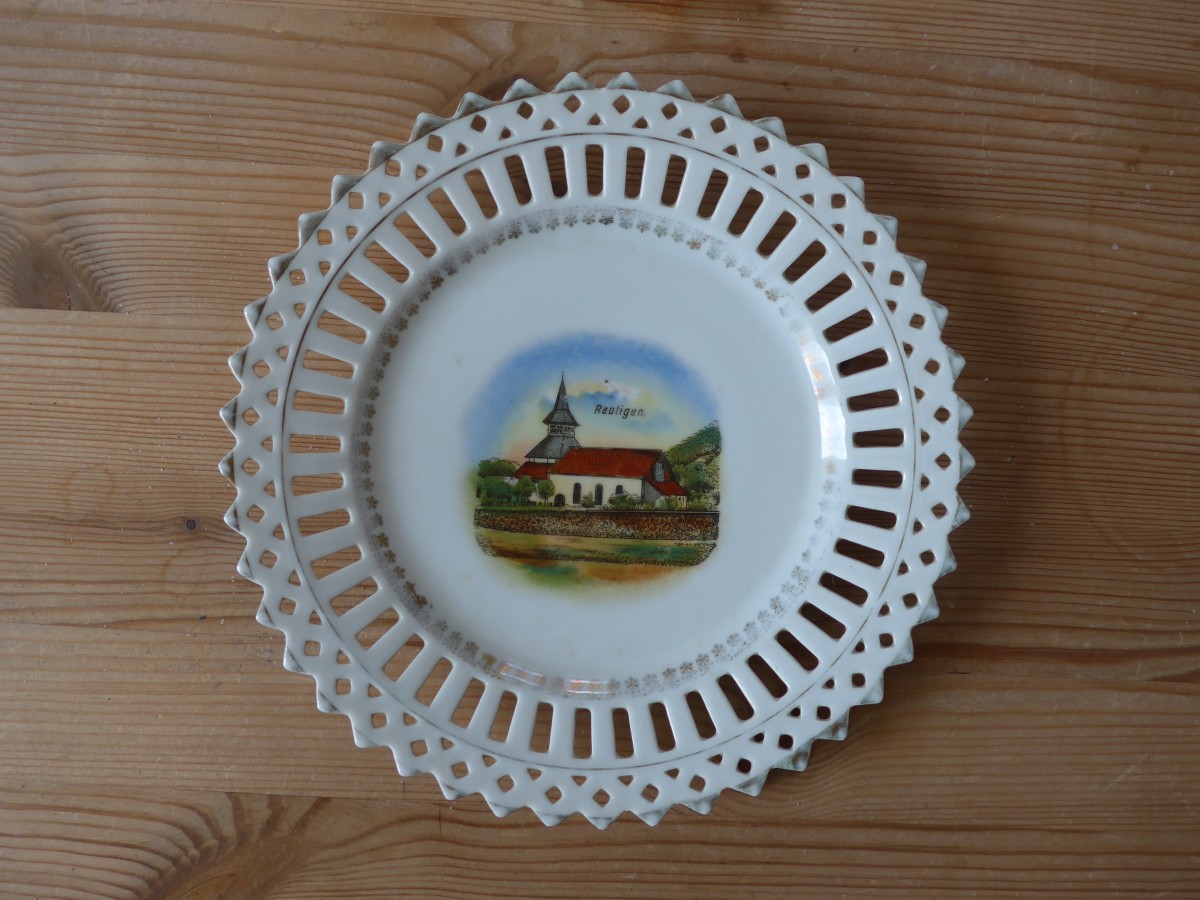 (149'597) - Souvenir-Teller aus Reutigen im BrockiShop am 6. April 2014