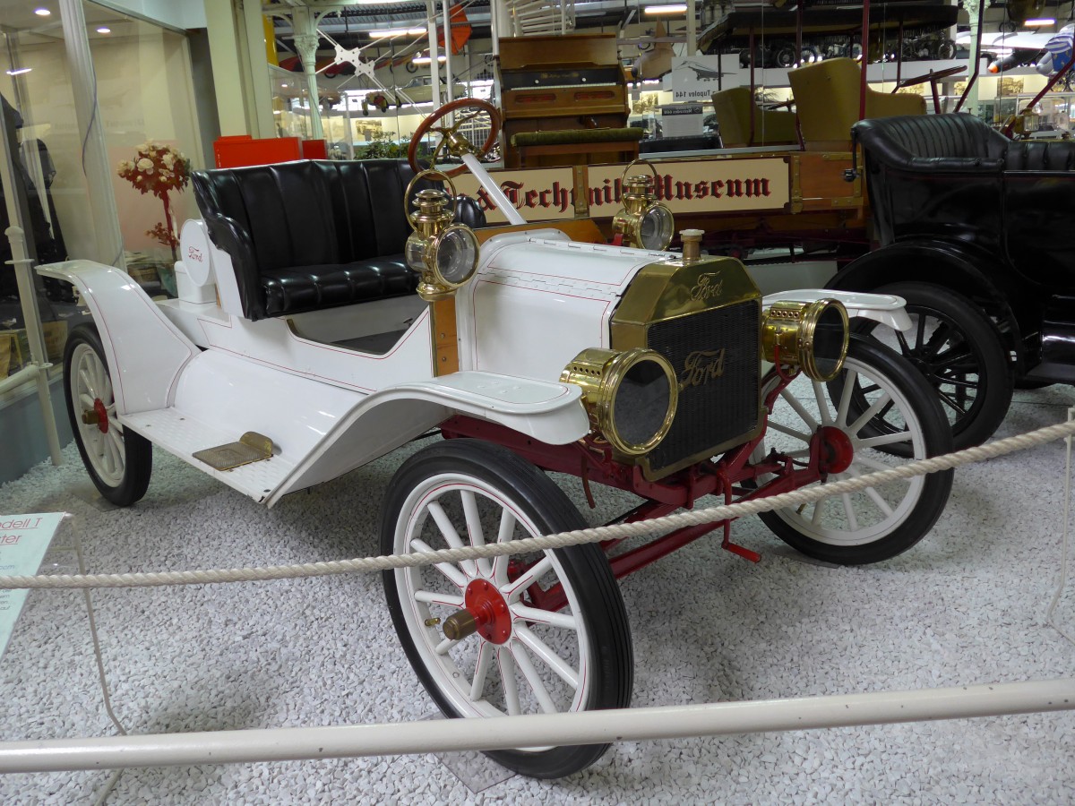 (150'064) - Ford am 25. April 2014 in Sinsheim, Museum