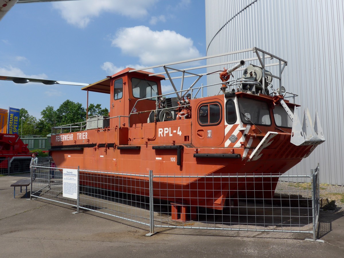(150'390) - Feuerwehr, Trier - RPL-4 - am 26. April 2014 in Speyer, Technik-Museum