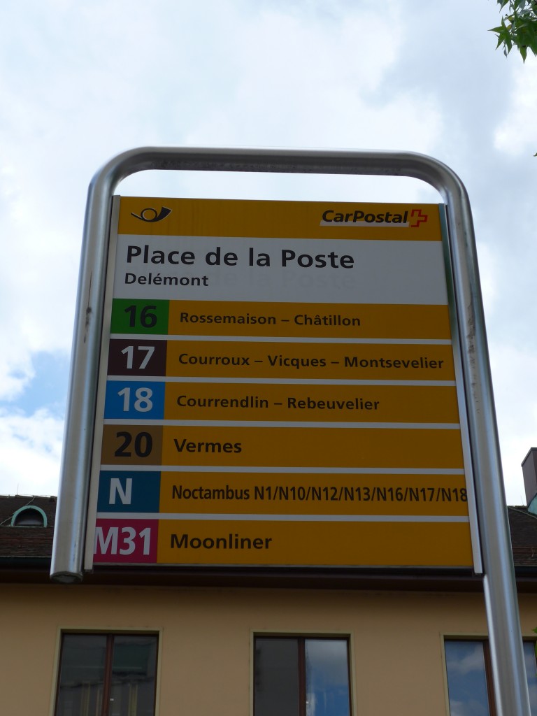 (151'055) - PostAuto-Haltestelle - Del�mont, Place de la Poste - am 29. Mai 2014