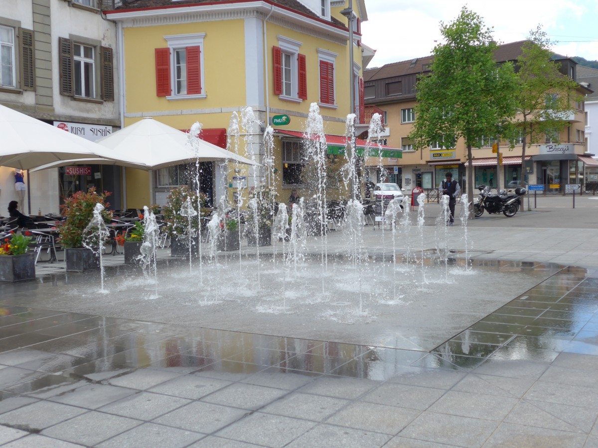 (151'062) - Springbrunnen in Del�mont am 29. Mai 2014