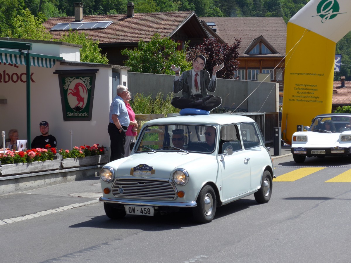 (151'272) - Austin Mini - OW 458 - am 8. Juni 2014 in Brienz, OiO
