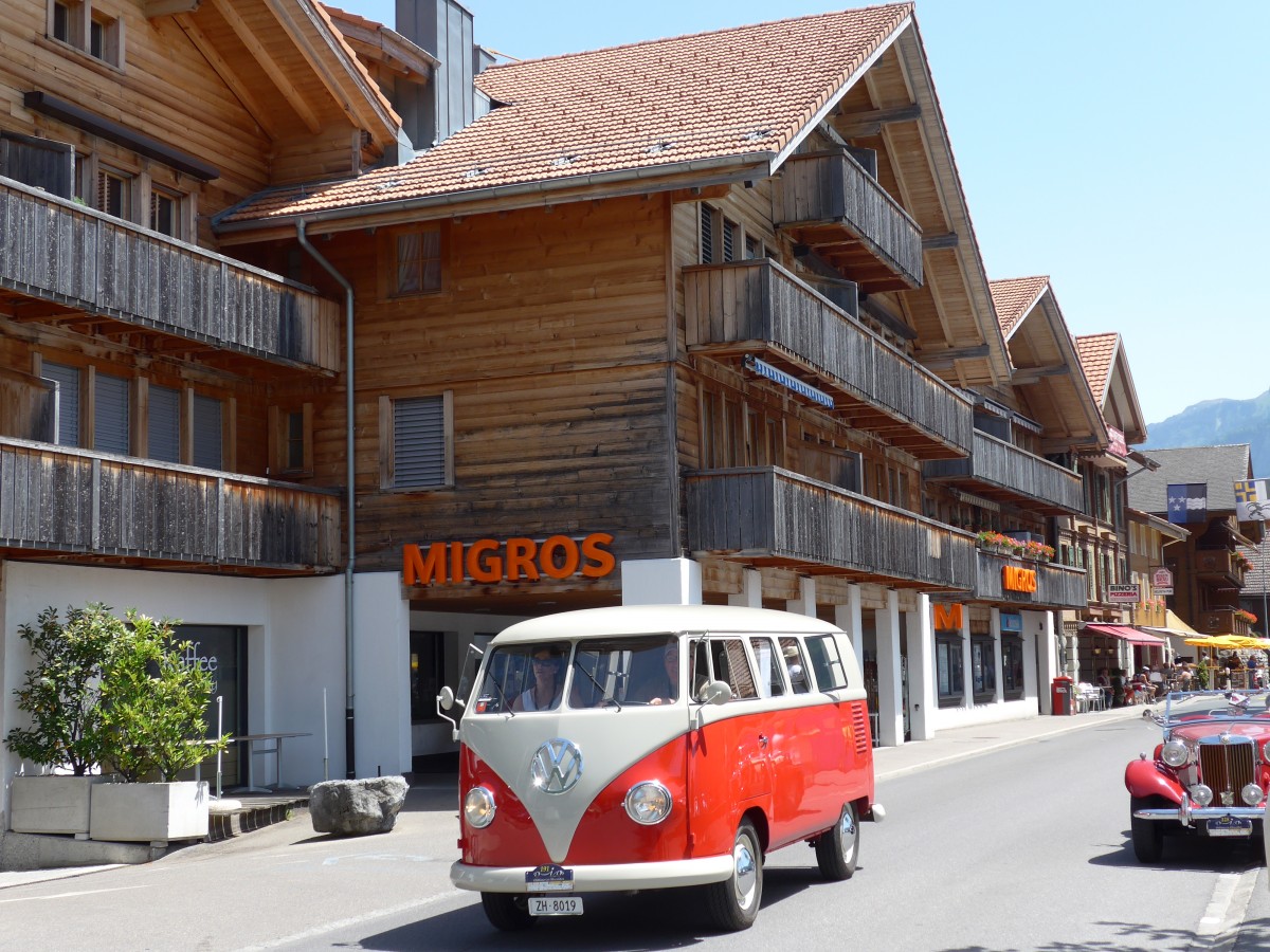 (151'397) - VW-Bus - ZH 8019 - am 8. Juni 2014 in Brienz, OiO
