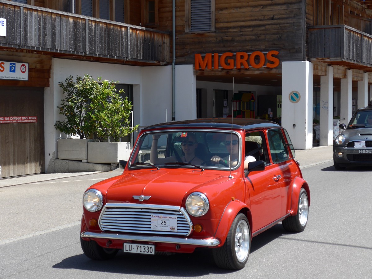(151'414) - Austin Mini - LU 71'330 - am 8. Juni 2014 in Brienz, Hauptstrasse